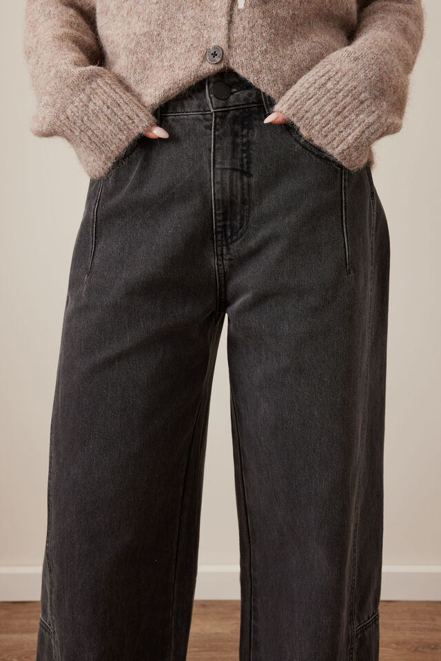 Black Barrel Leg Jean