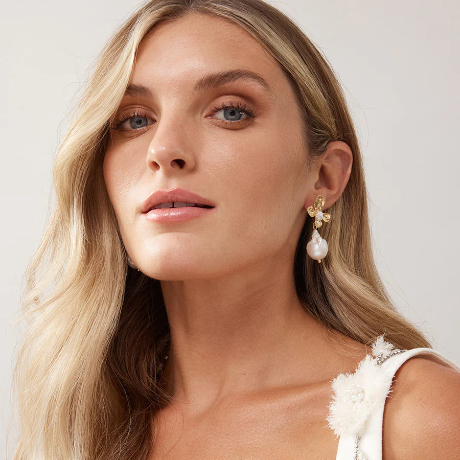 Flower Pearl Earrings - Gold