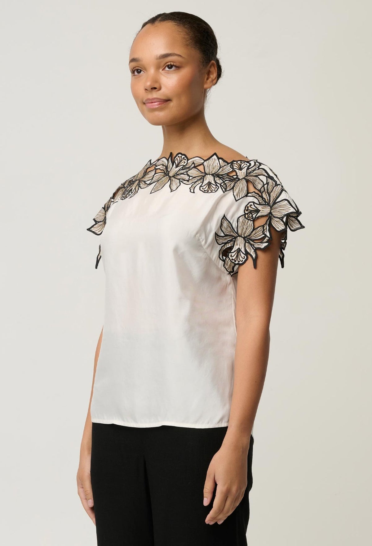 Eleanore Embroidery Detail Top - Ivory