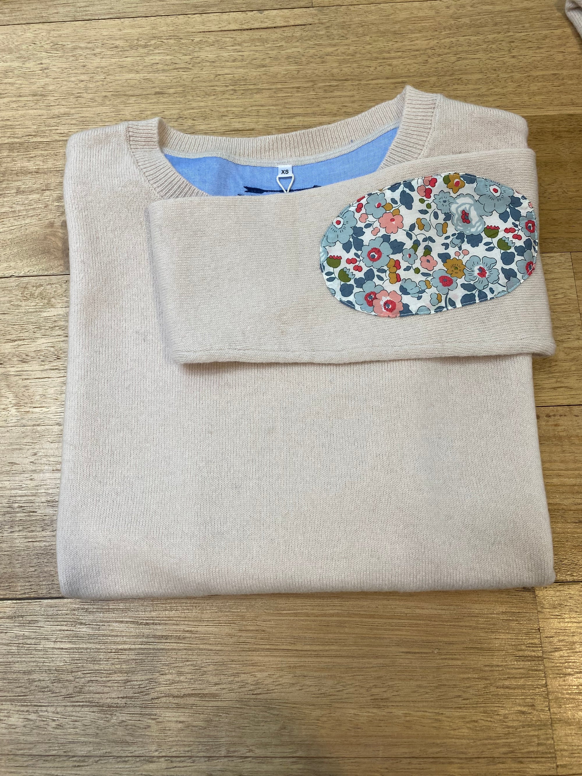 Swing Crew Knit w betsy Patch - Light Oatmeal