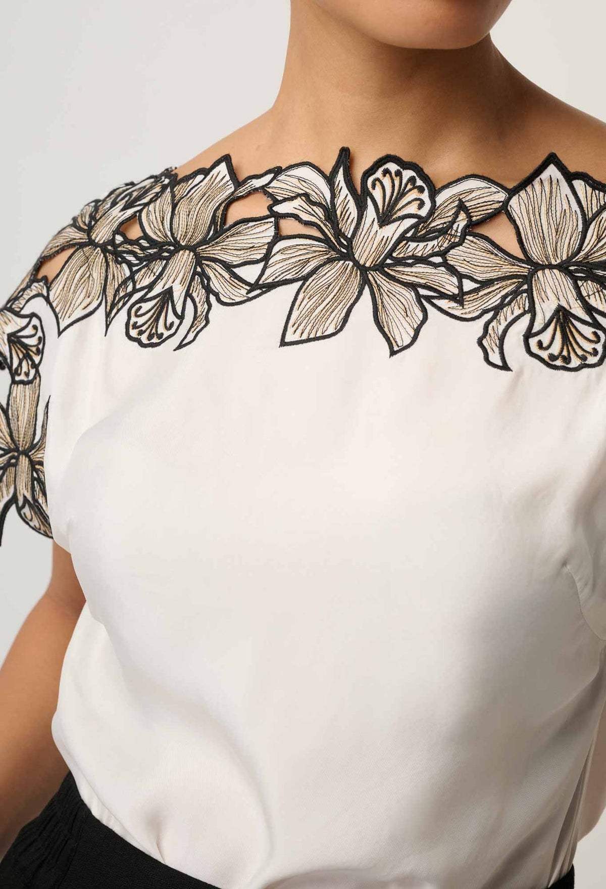 Eleanore Embroidery Detail Top - Ivory