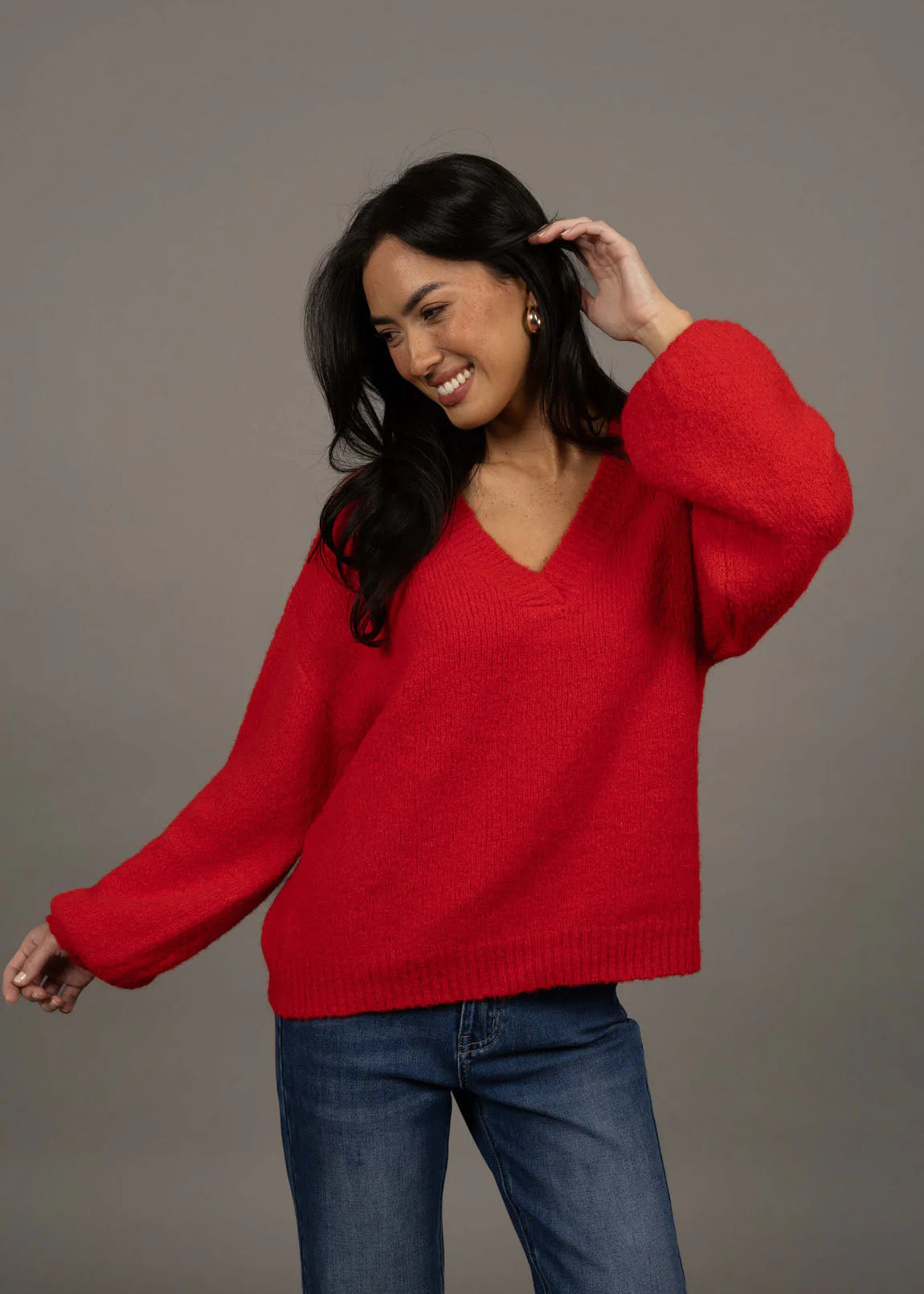 Nouveau V-Neck - Scarlet