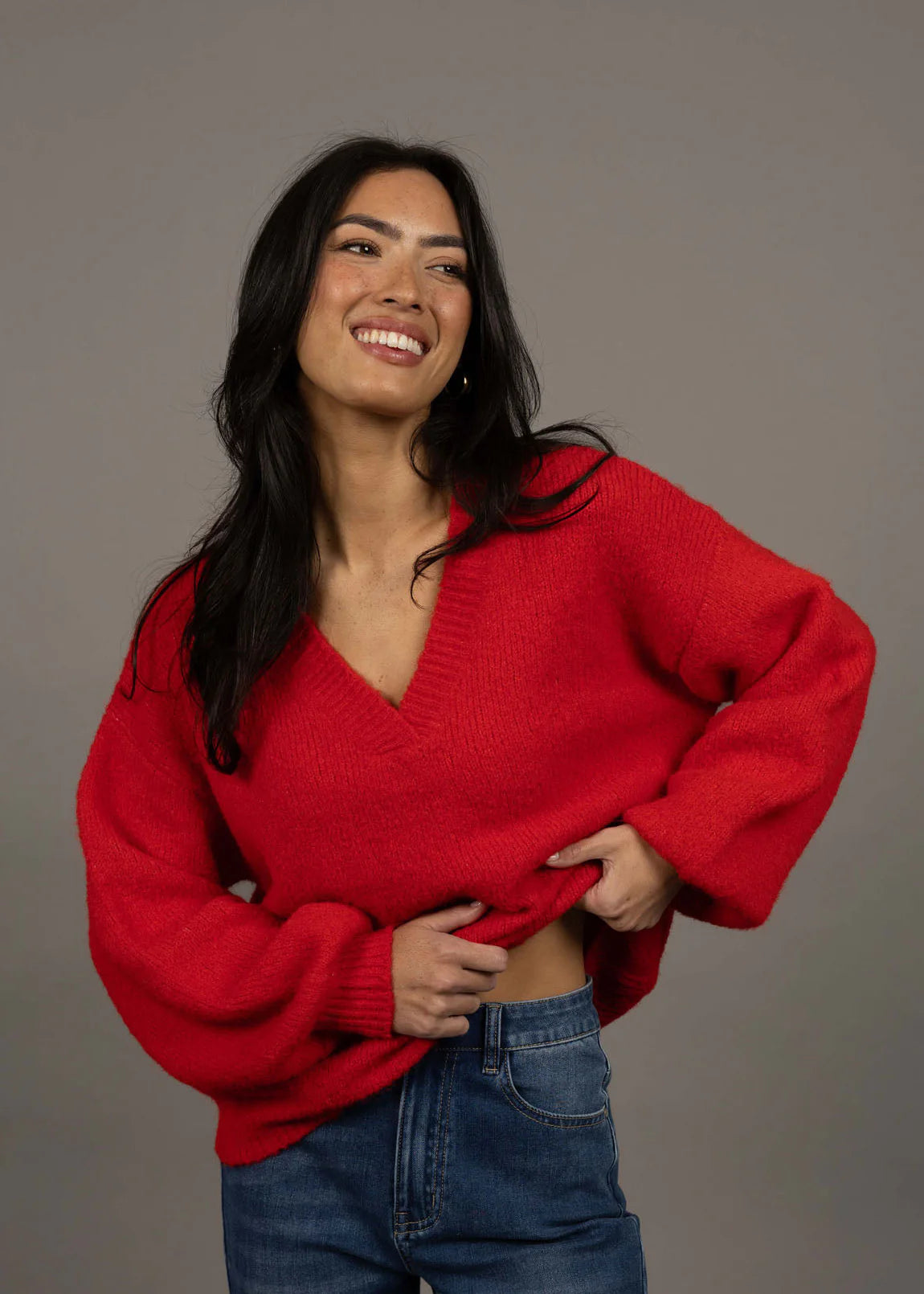 Nouveau V-Neck - Scarlet