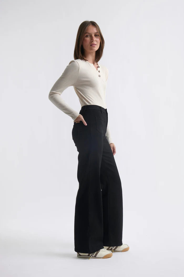 Stretch denim black jean