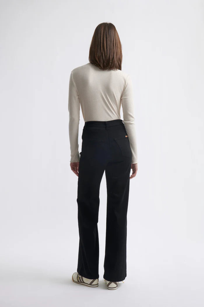 Black flare jean