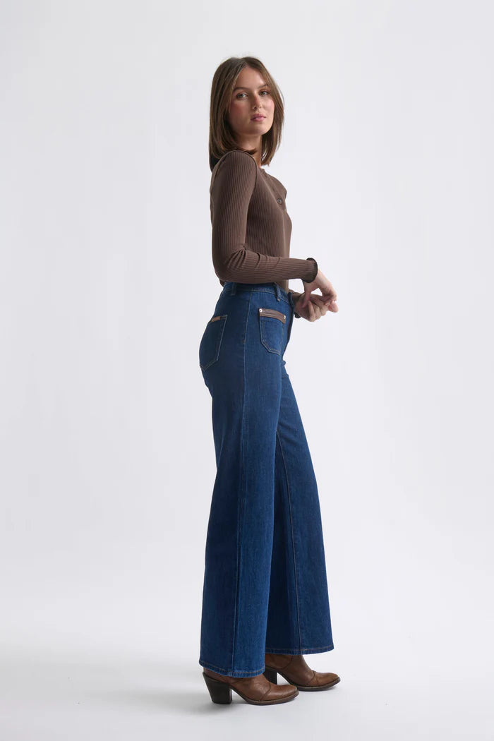 Boot cut jean