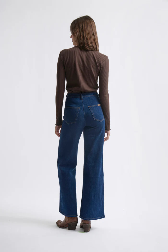 Stretch denim jean