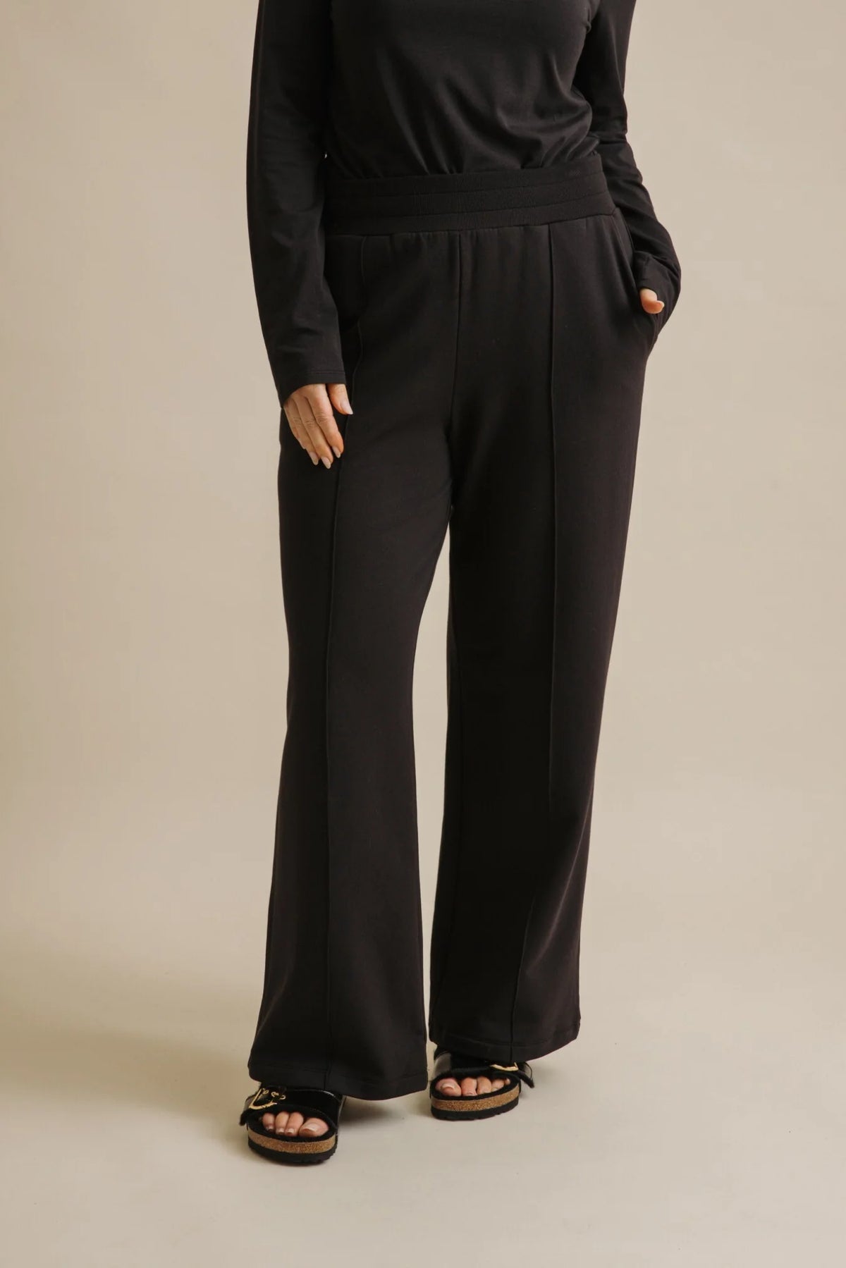 Wide leg fleece trackpant