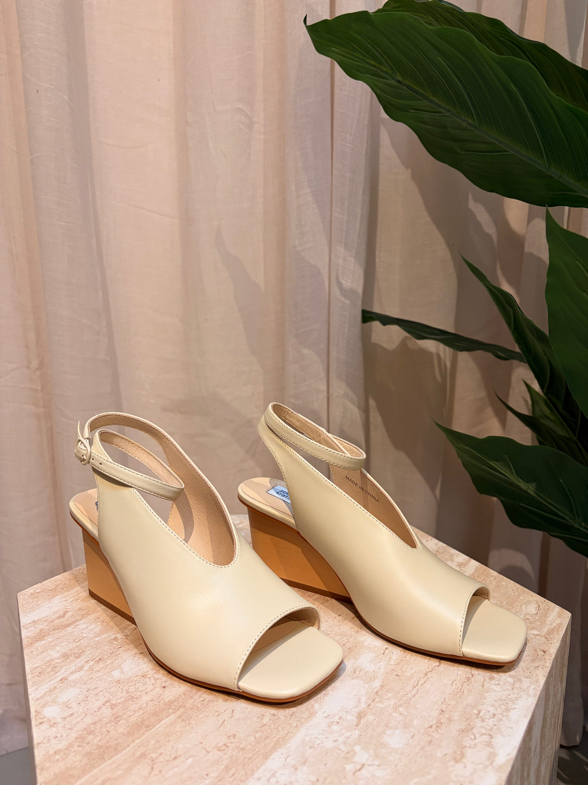 Gala Wedge - Parchment