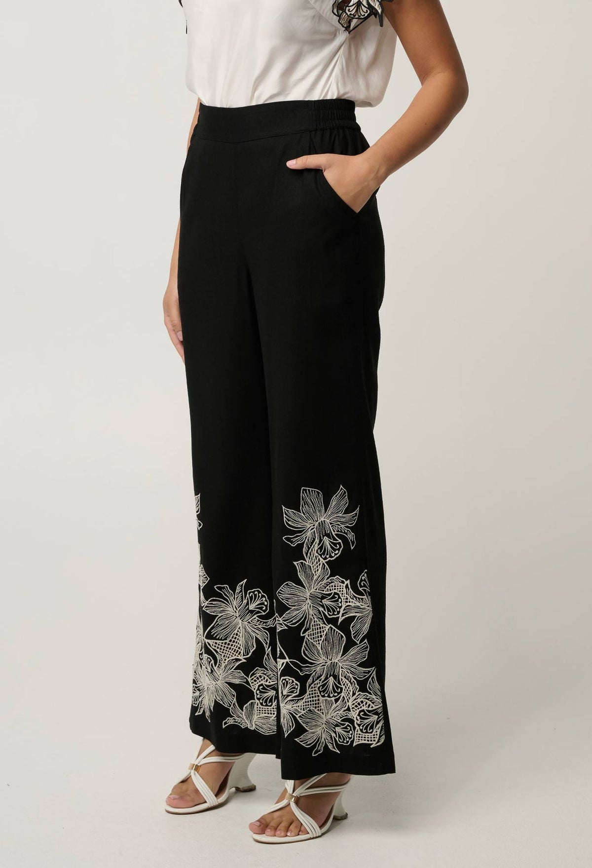Black embroidered pant