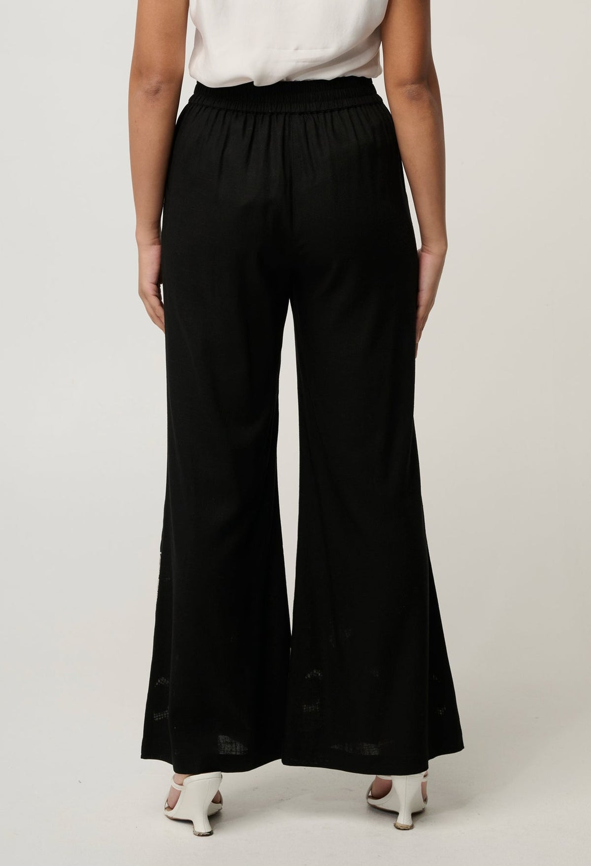 Black flared pant
