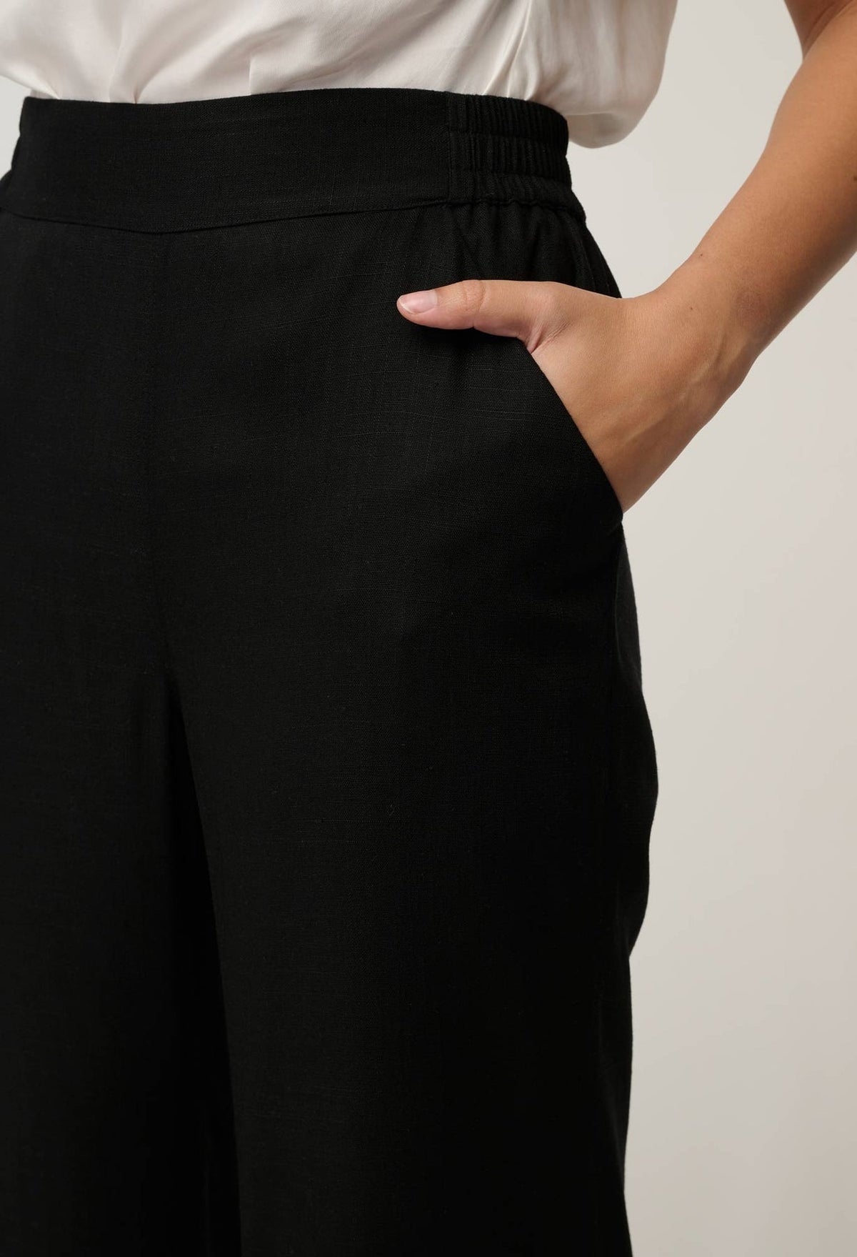 Willow Linen Blend Embroidered Pant - Black