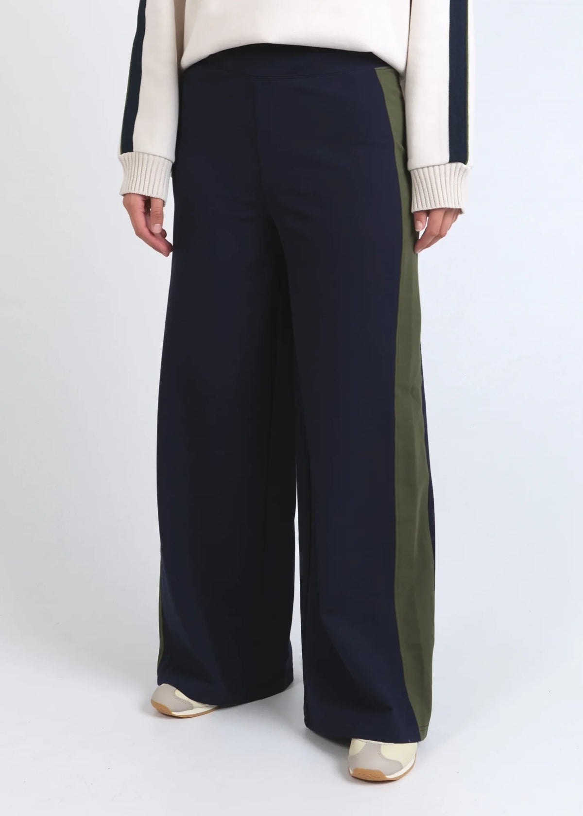 Juno Pant in Navy and green