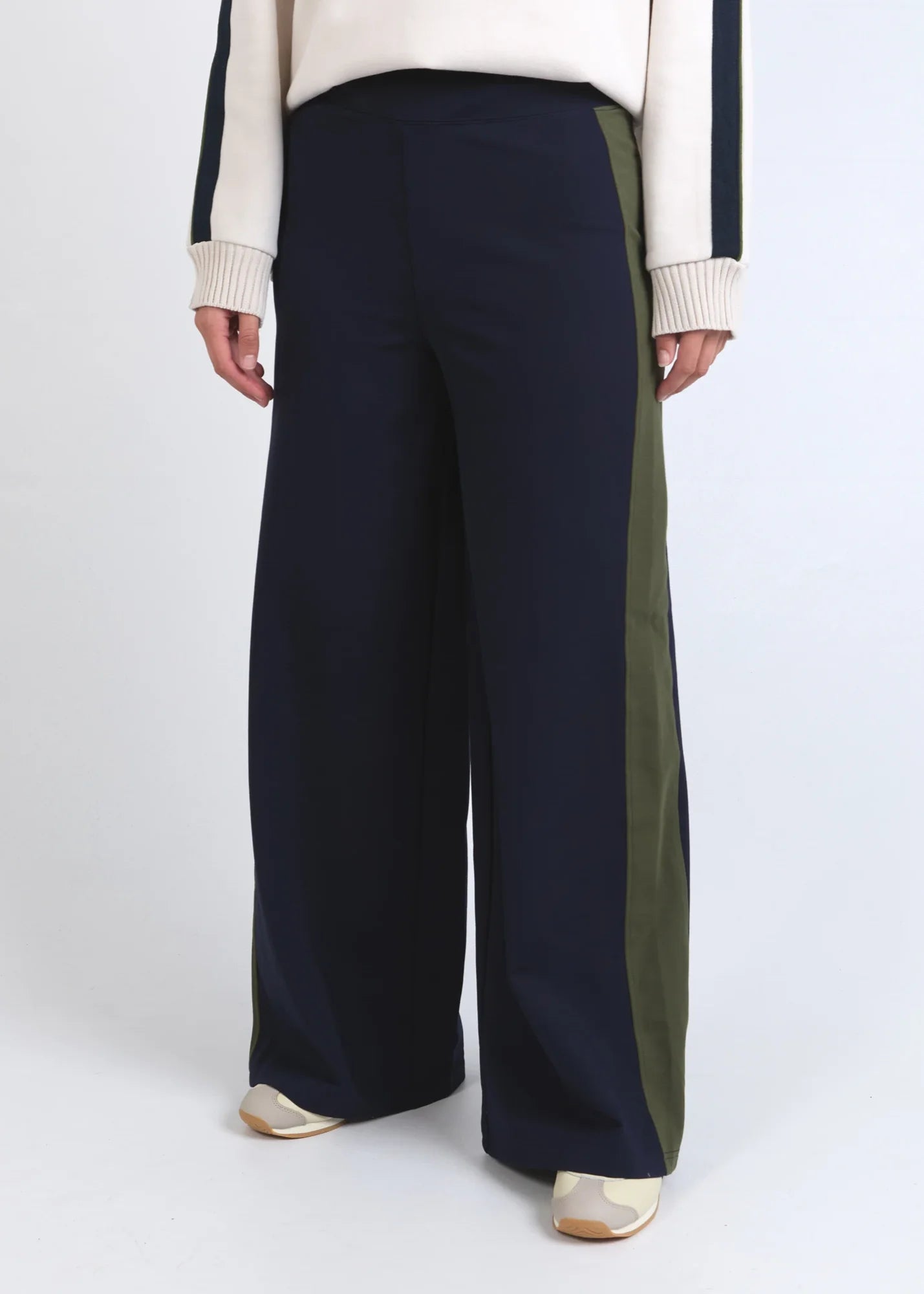 Juno Pant in Navy and green