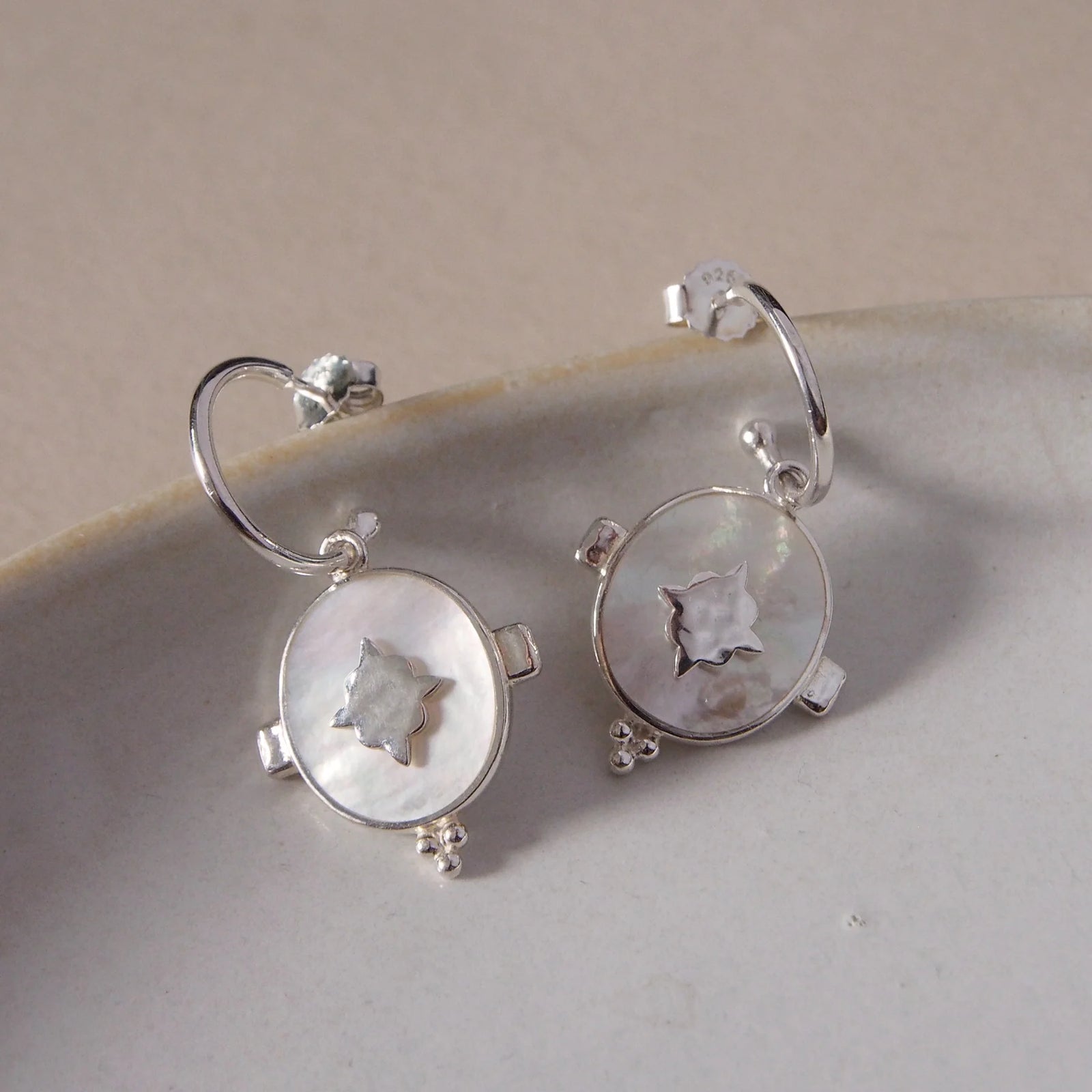 Oval Earrings with Mother Of Pearl - Sterling Silver