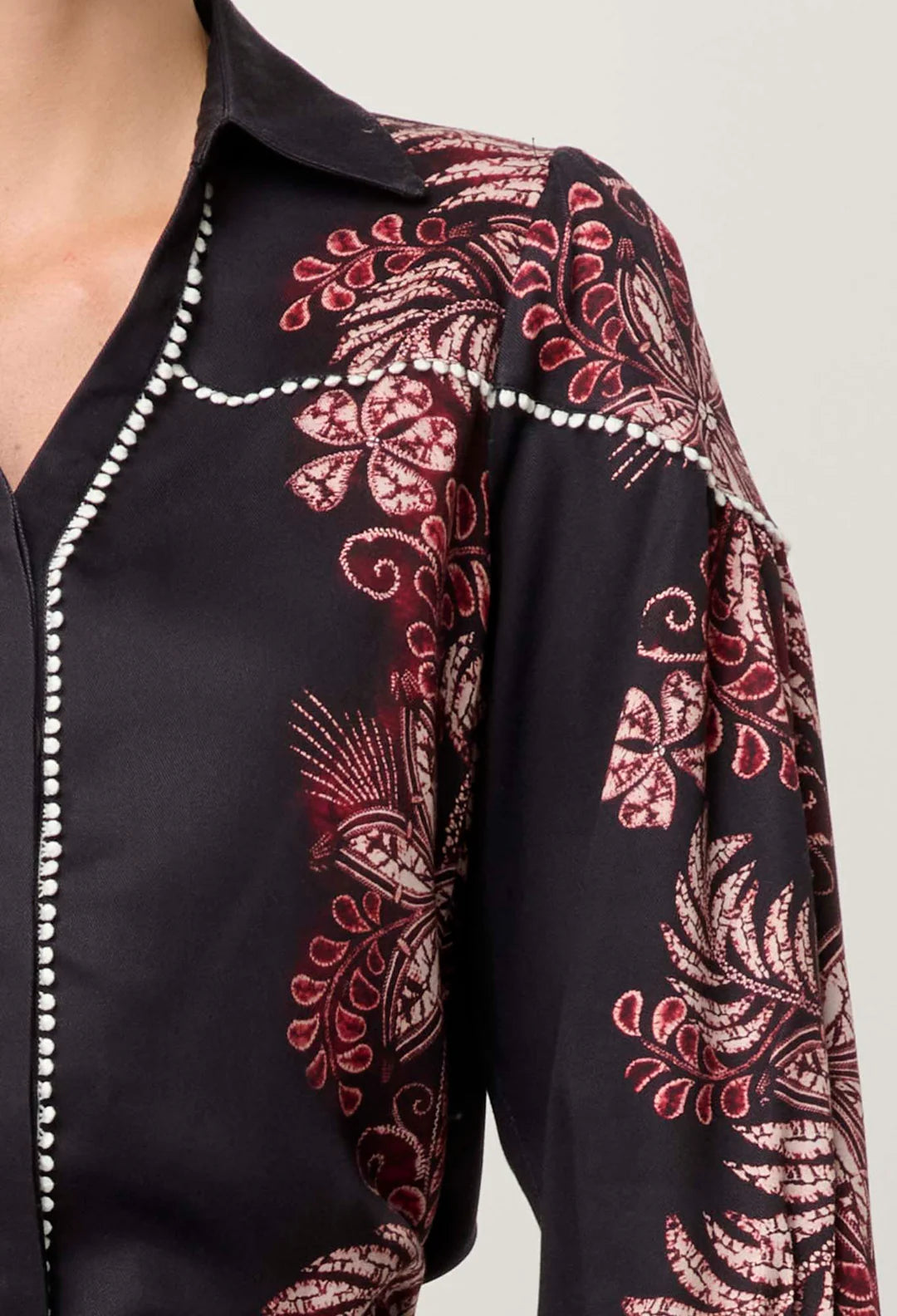 Shirt With Fitted Cuffs and Buttoned Sleeves