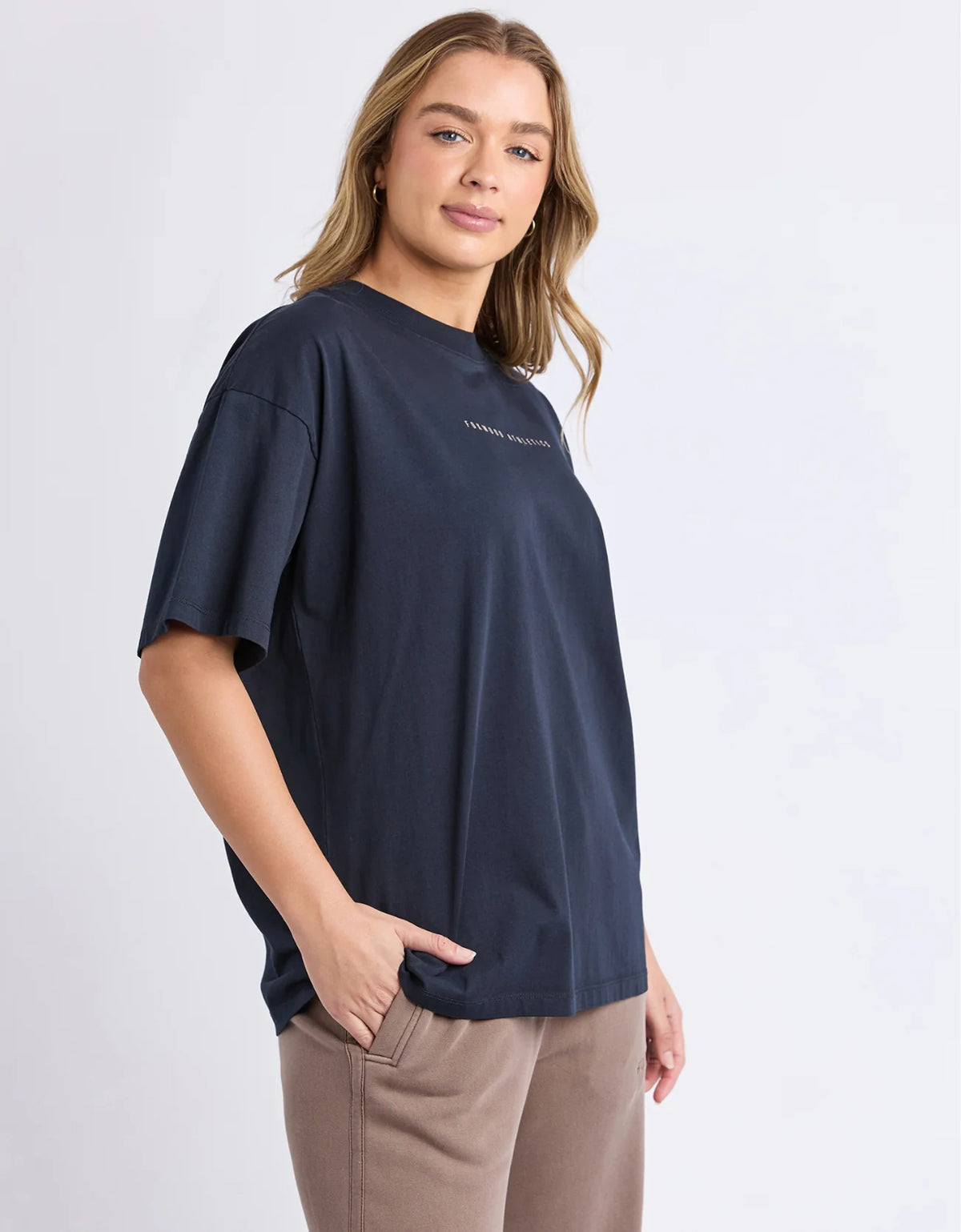 Relaxed fit navy tee