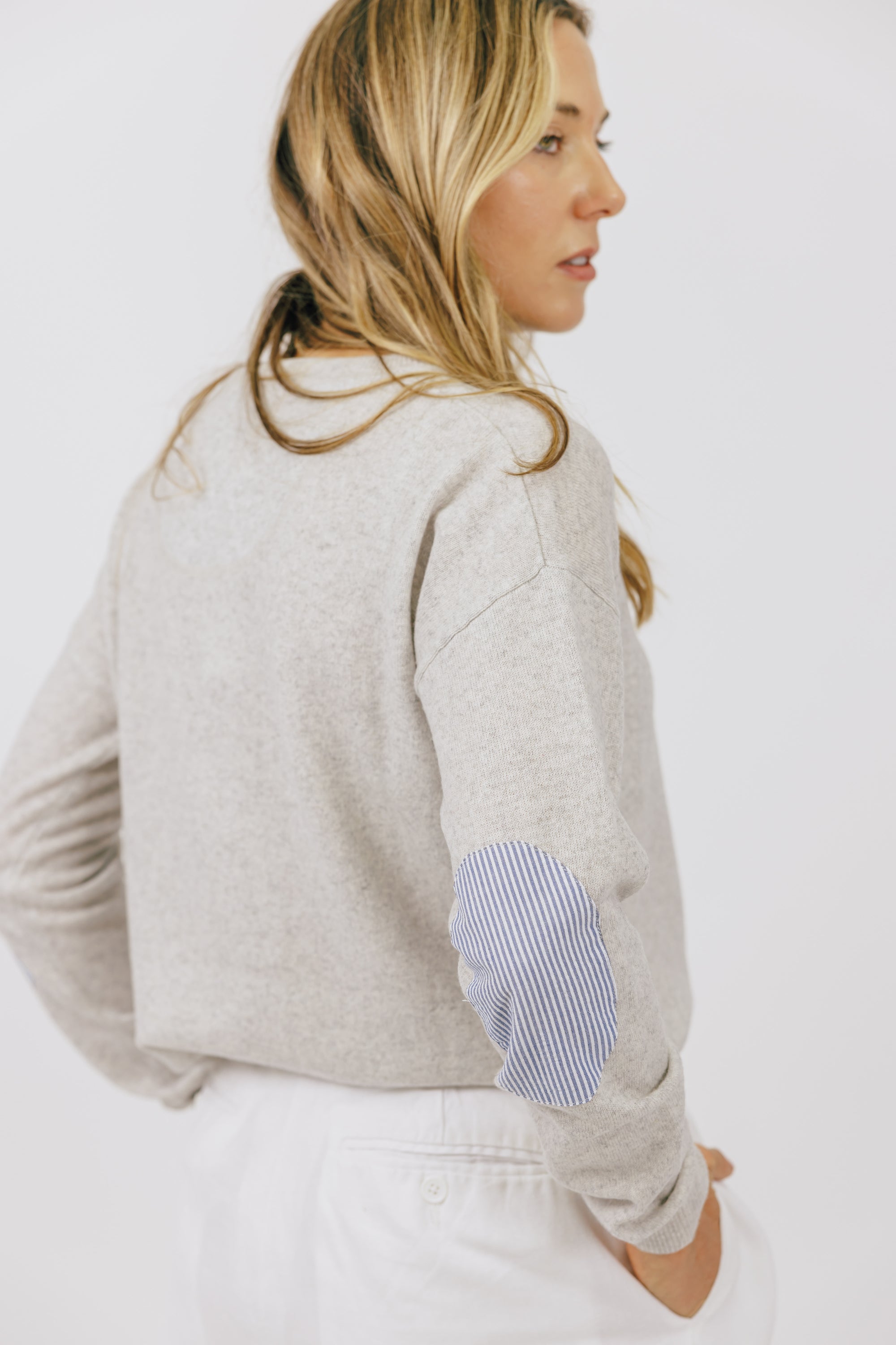 Swing Crew Knit w Blue/White patches - Grey