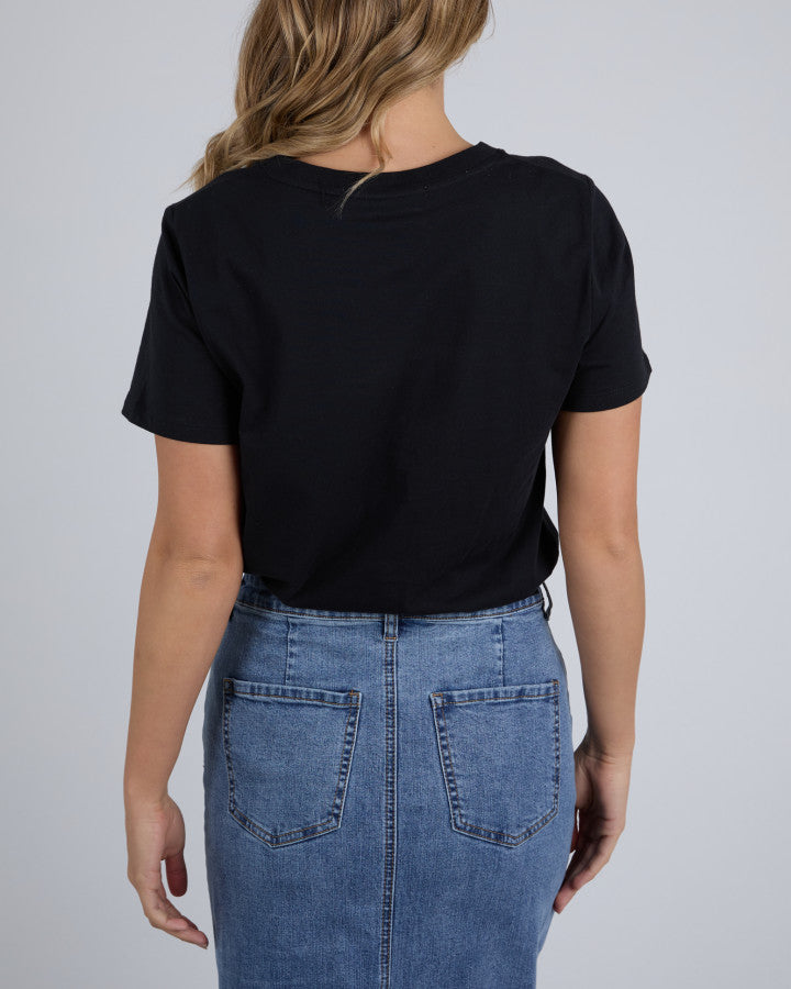 Black short sleeve tee