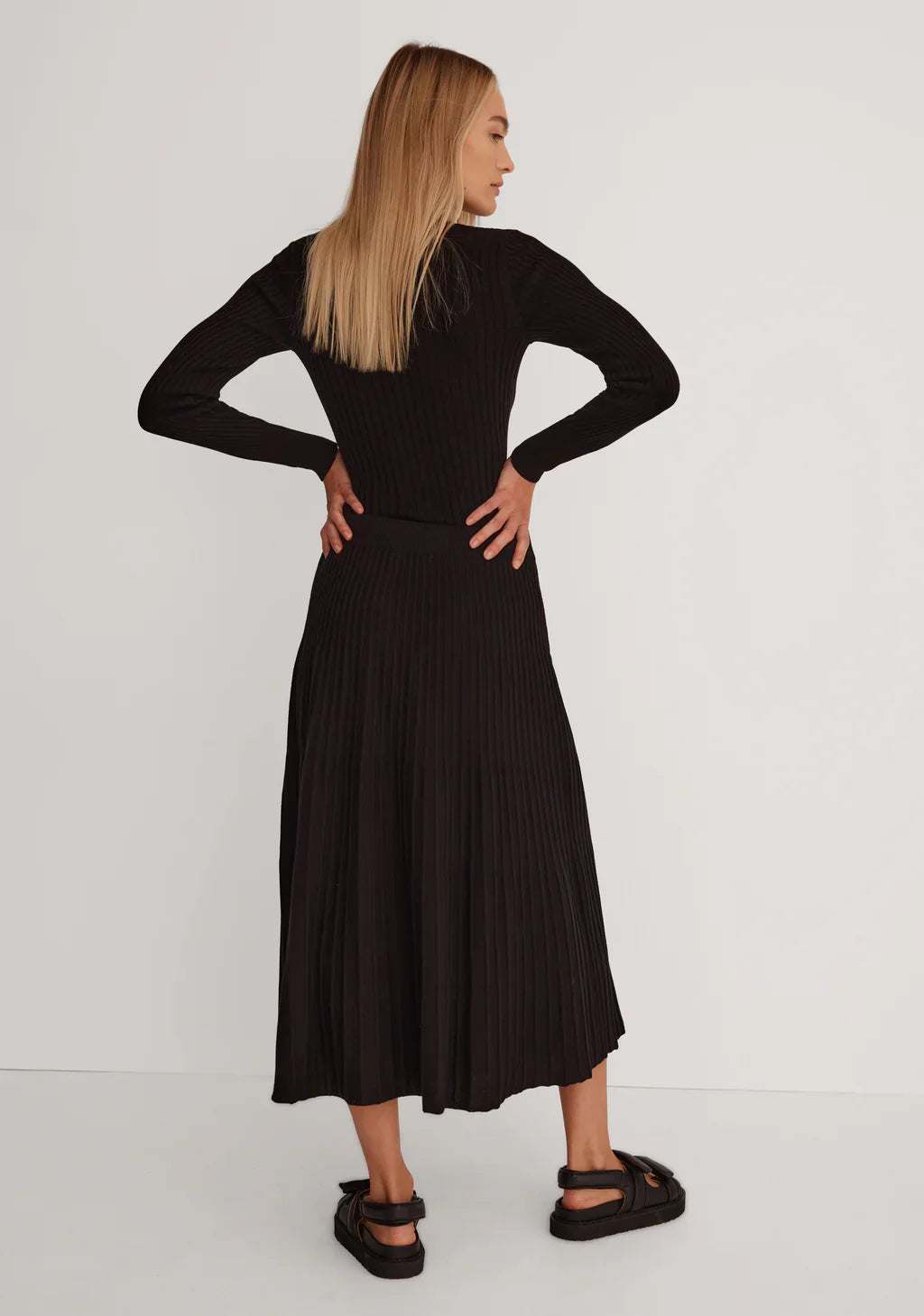 Quinn Pullover - Black