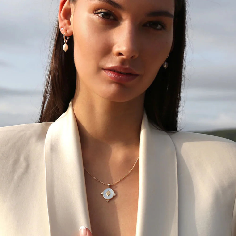 Oval Necklace with Mother Of Pearl