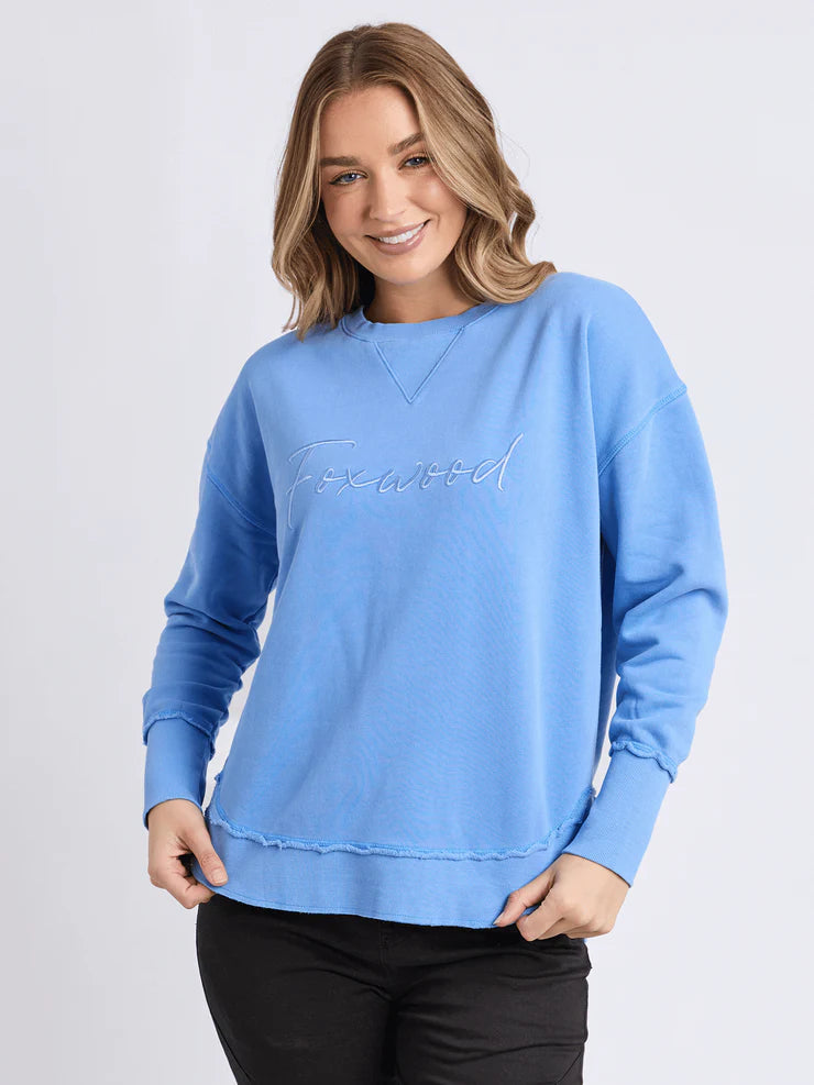 Curved hem crew
