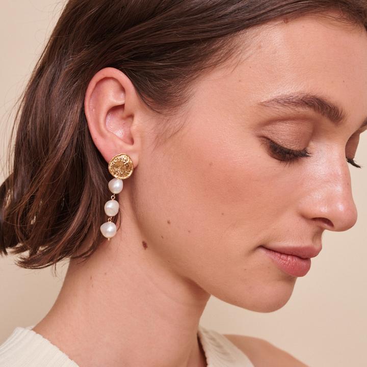 Thea Pearl Earrings