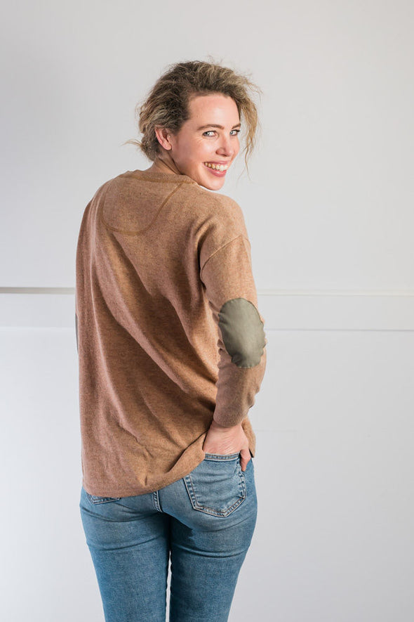 Swing Crew Knit w Brown Patch - Cinnamon